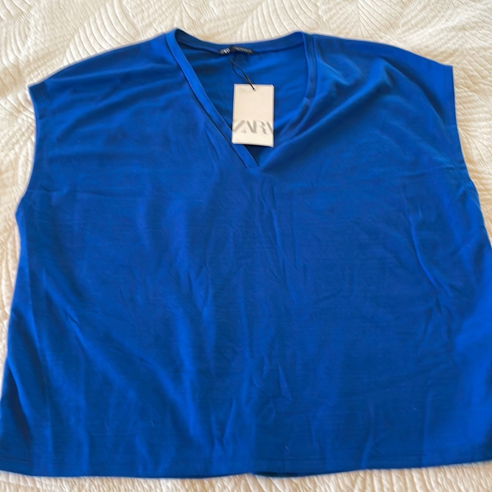 Women’s V-neck Tee